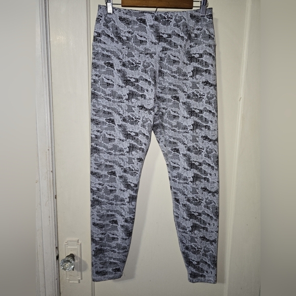 Spyder Active Women's Hise Rise Camo High Rise Leggings Size Large - Picture 2 of 7